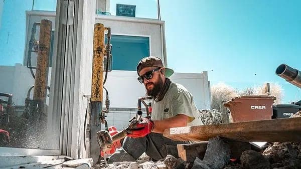Dalinghaus crew member cutting a timber on a commercial site during shoring work