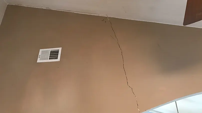 Photo related to diagonal cracks