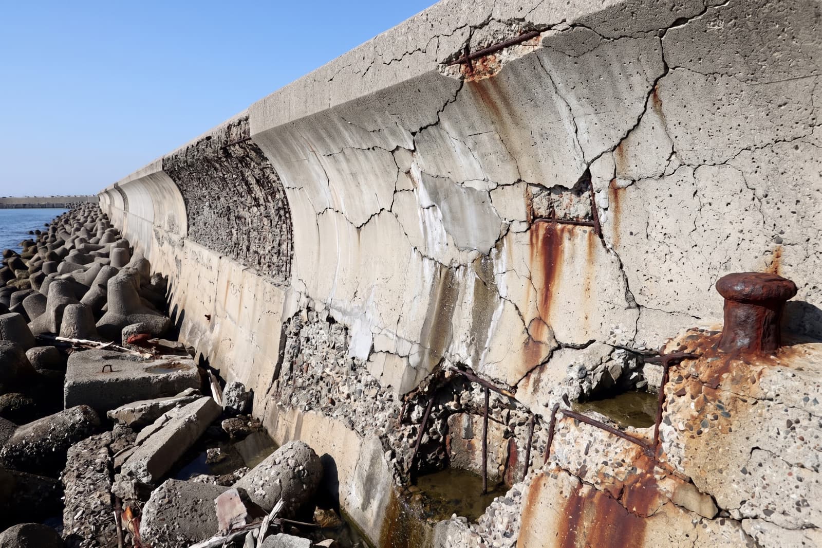 Dalinghaus Foundation Repair assessing a deteriorated seawall with bowing, cracked concrete, and corroded rebar.