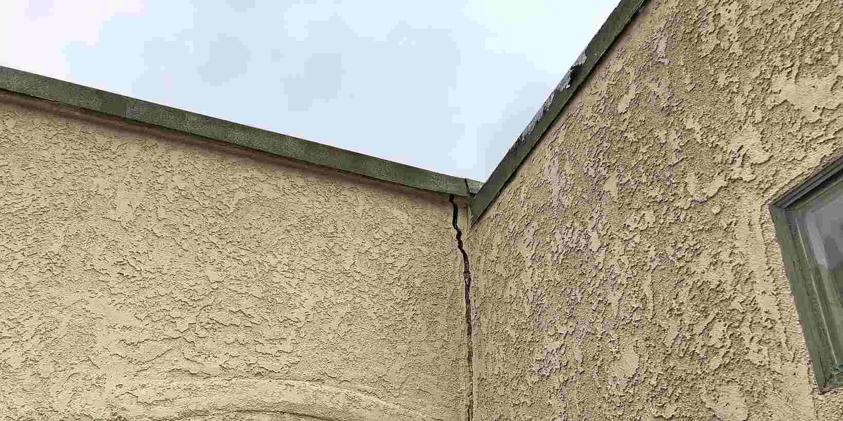 5 Common Causes of Stucco Cracks (When to Worry)