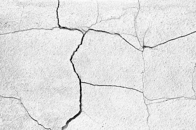 Wall crack spider hair line small concrete