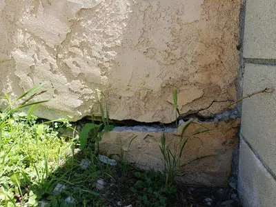 stucco crack