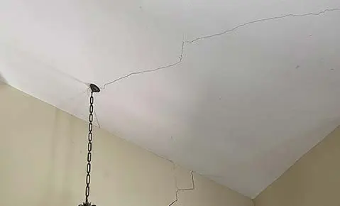 ceiling drywall crack